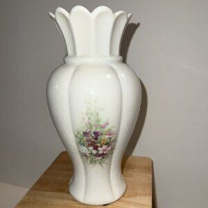 Donegal Irish Parian China Handcrafted Floral Bouquet 7½" CULDAFF VASE 8012